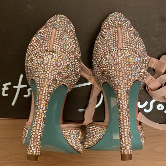 New in box Betsey Johnson Cinderella shoes size 6 - Picture 8 of 9